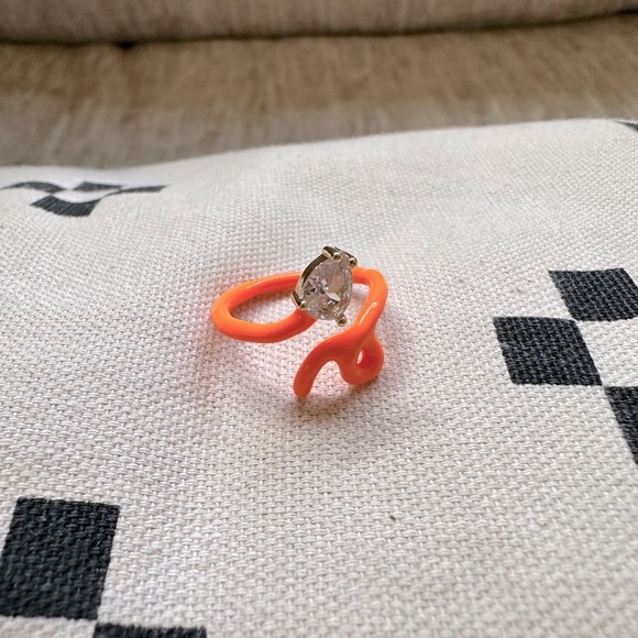 🧡 Orange Baby Tendril Vine Enamel Ring ✨ - Picture 3 of 10